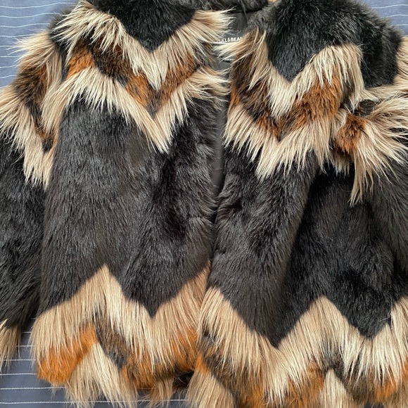 Pull and Bear faux fur coat - Picture 4 of 5